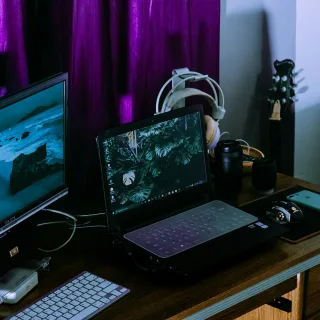 black laptop computer on brown wooden table